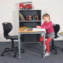 Skolestol Togo lav, sort