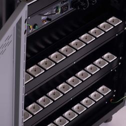 Ipad-vogn med 40 rum til tablets, mobil mm, på hjul