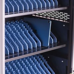 Ipad-vogn med 40 rum til tablets, mobil mm, på hjul