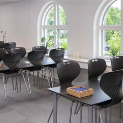 Kantinestol Oporto Mata, alustel