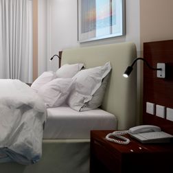 Væglampe Luxo A70 WG Sort/Krom