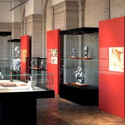 Glasmontre Athene 120 cm, m. 1 hylde