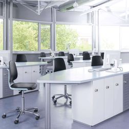 Laboratoriestol Bimos Labsit 2 lyseblå