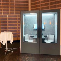 Mødeboks PhoneAlone, egetræslameller