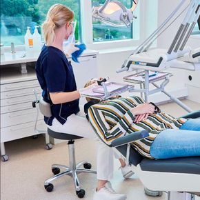 Taburet Round lav mørkegrå/sand ryglæn