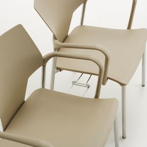 Aktiva rækkekoblede stol m. armlæn