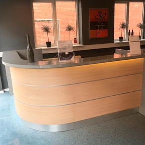 Receptionsdisk Valde, hjørne opstilling